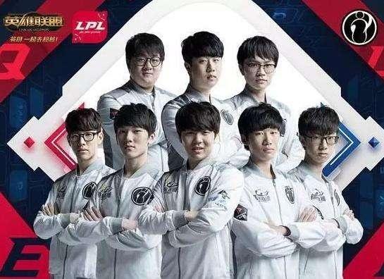 官方：红军后卫齐米卡斯租借罗马 租期一个赛季