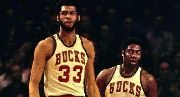 的表现下 的表现下